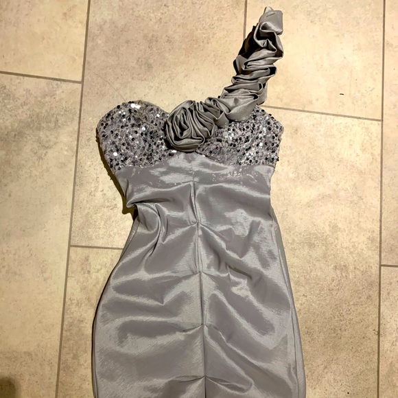 Formal/cocktail dress - Picture 4 of 8